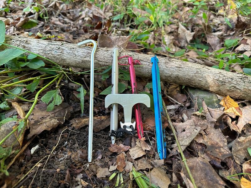 GSD Tool Tent Stake Puller, Hoist Bear Bags, PCT Toggle Dog Bone and a Million Other Uses. A must have addition to any Osprey Backpack and to your MSR stakes and replace that bulky titanium hammer.